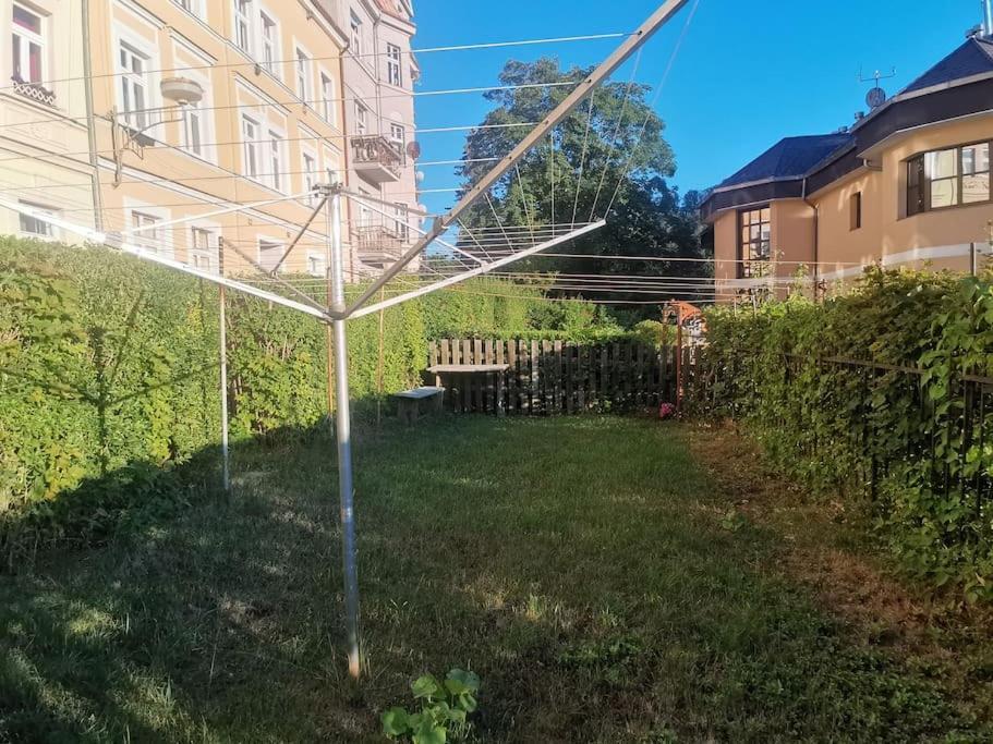 Ubytovani Ester - Utulny Byt V Lazenskem Centru Karlovych Varu Se Zahradkou Appartement Karlsbad Buitenkant foto
