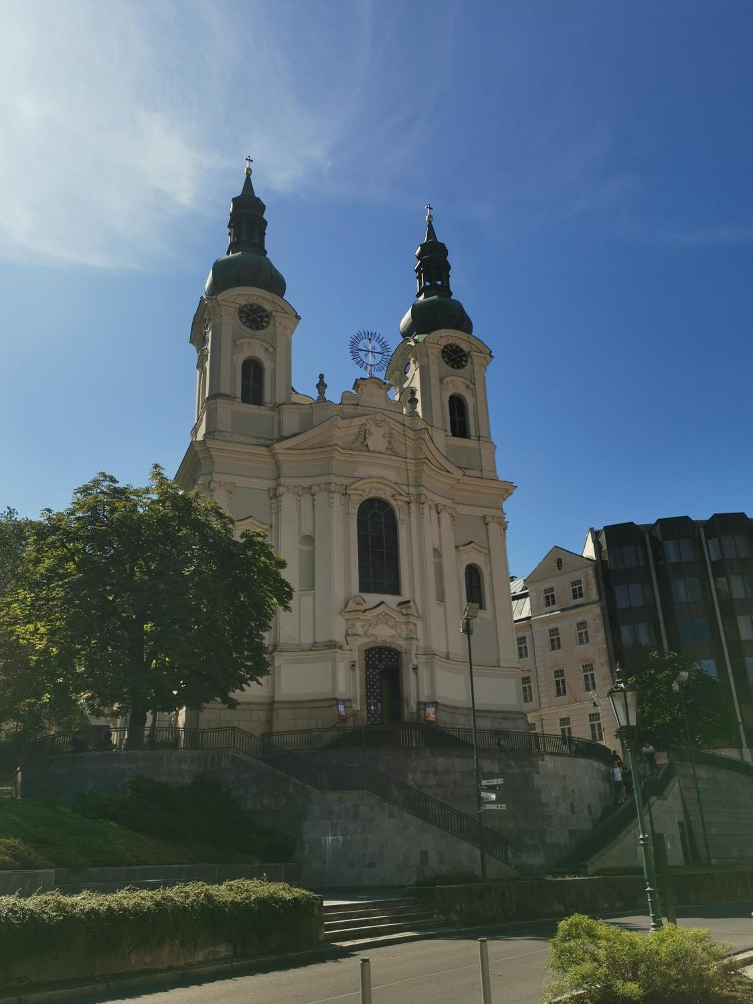 Ubytovani Ester - Utulny Byt V Lazenskem Centru Karlovych Varu Se Zahradkou Appartement Karlsbad Buitenkant foto